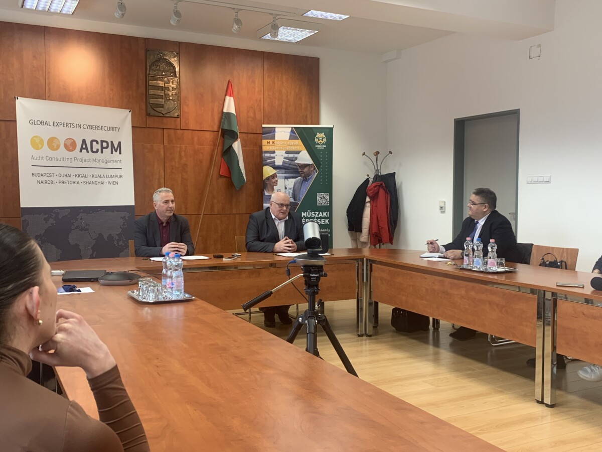 Khoa Kỹ thuật Đại học Debrecen thỏa thuận hợp tác với công ty ACPM IT Tanácsadó