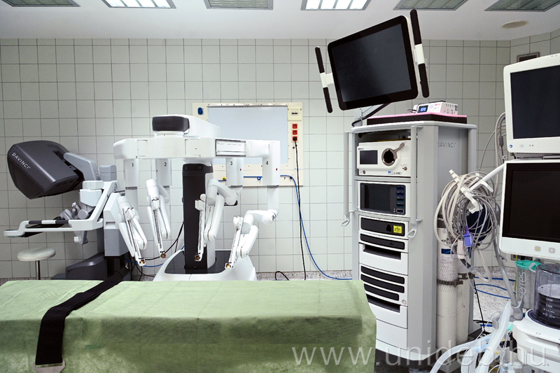 Trung tâm phòng khám Đại học Debrecen nhận được hệ thống robot phẫu thuật đẳng cấp thế giới