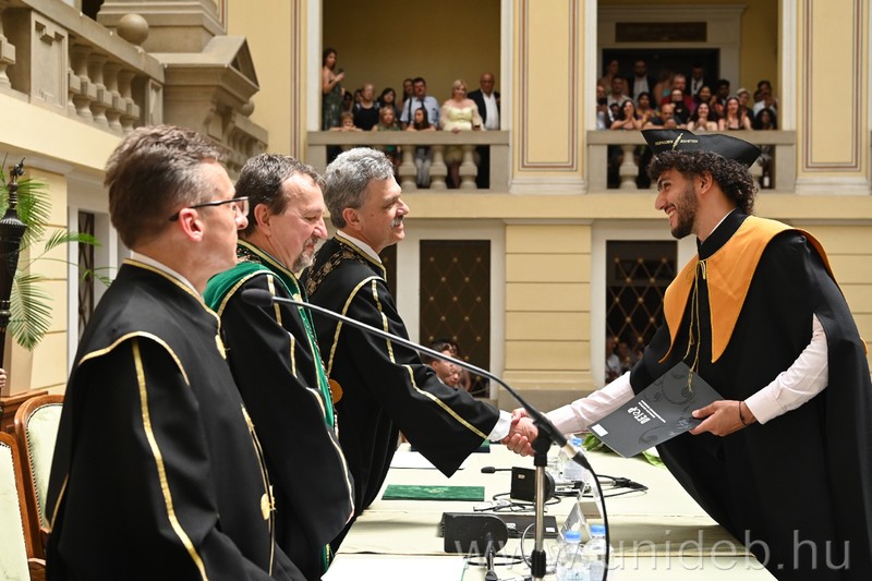Hơn 100 bác sĩ tốt nghiệp tại Đại học Debrecen