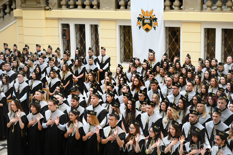 Hơn 300 sinh viên tốt nghiệp các chương trình Luật Đại học Debrecen