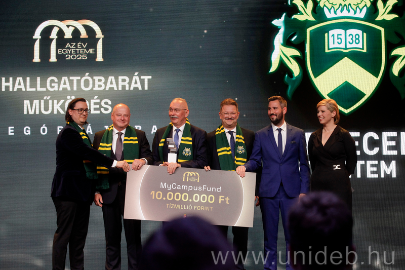 Đại Học Debrecen Được Vinh Danh Là “Đại Học Của Năm”