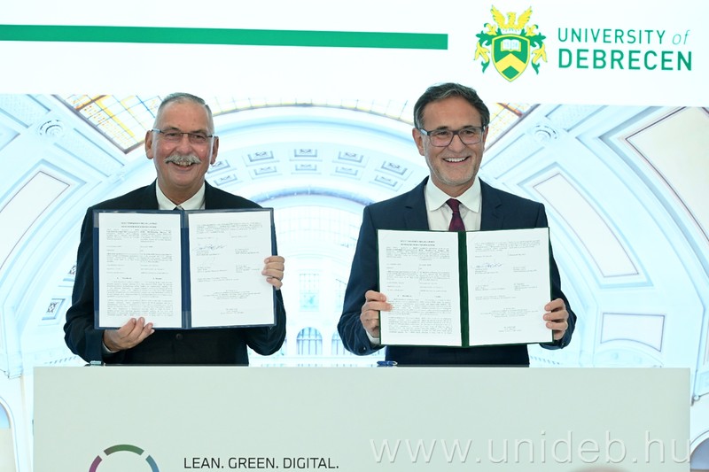 Đại học Debrecen ký thỏa thuận với nhà máy tập đoàn BMW tại Debrecen