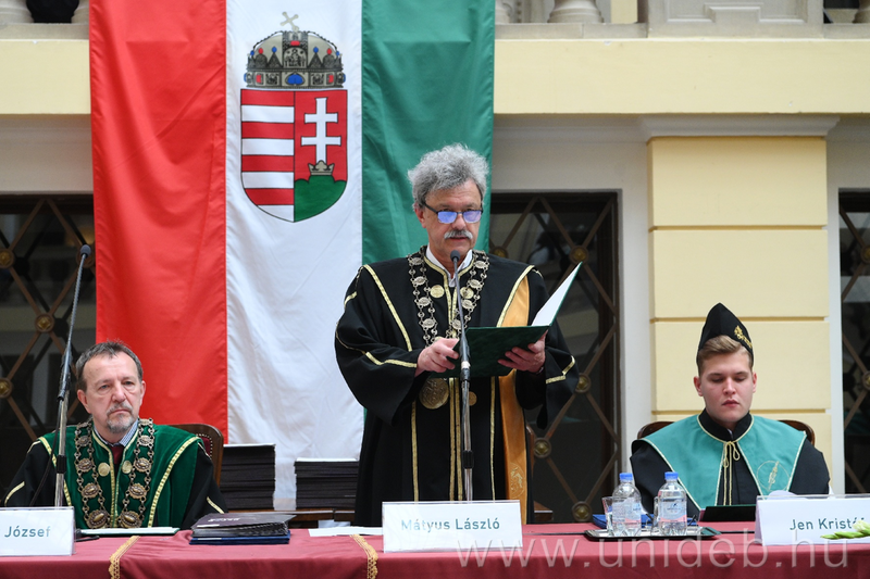 Đại học Debrecen tổ chức lễ tốt nghiệp cho những chuyên gia Y tế mới