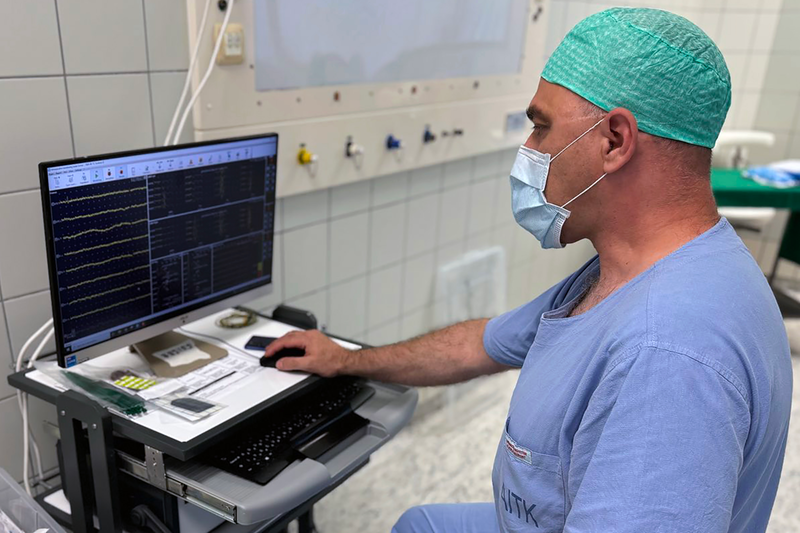Phẫu thuật cột sống an toàn hơn tại Đại học Debrecen