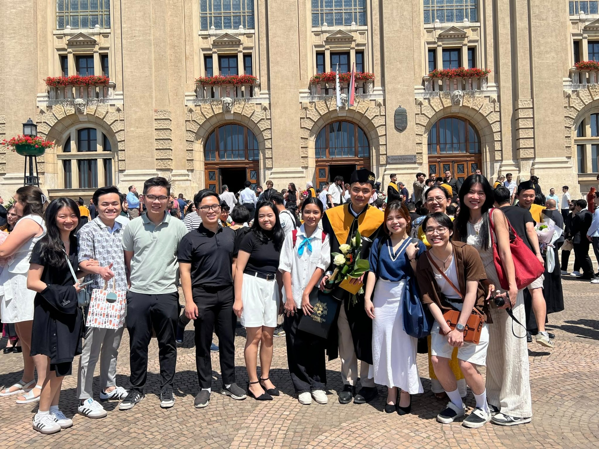 HỢP ĐIỂM CHÚC MỪNG 17 BẠN TRẺ VIỆT NAM TỐT NGHIỆP ĐẠI HỌC DEBRECEN HUNGARY