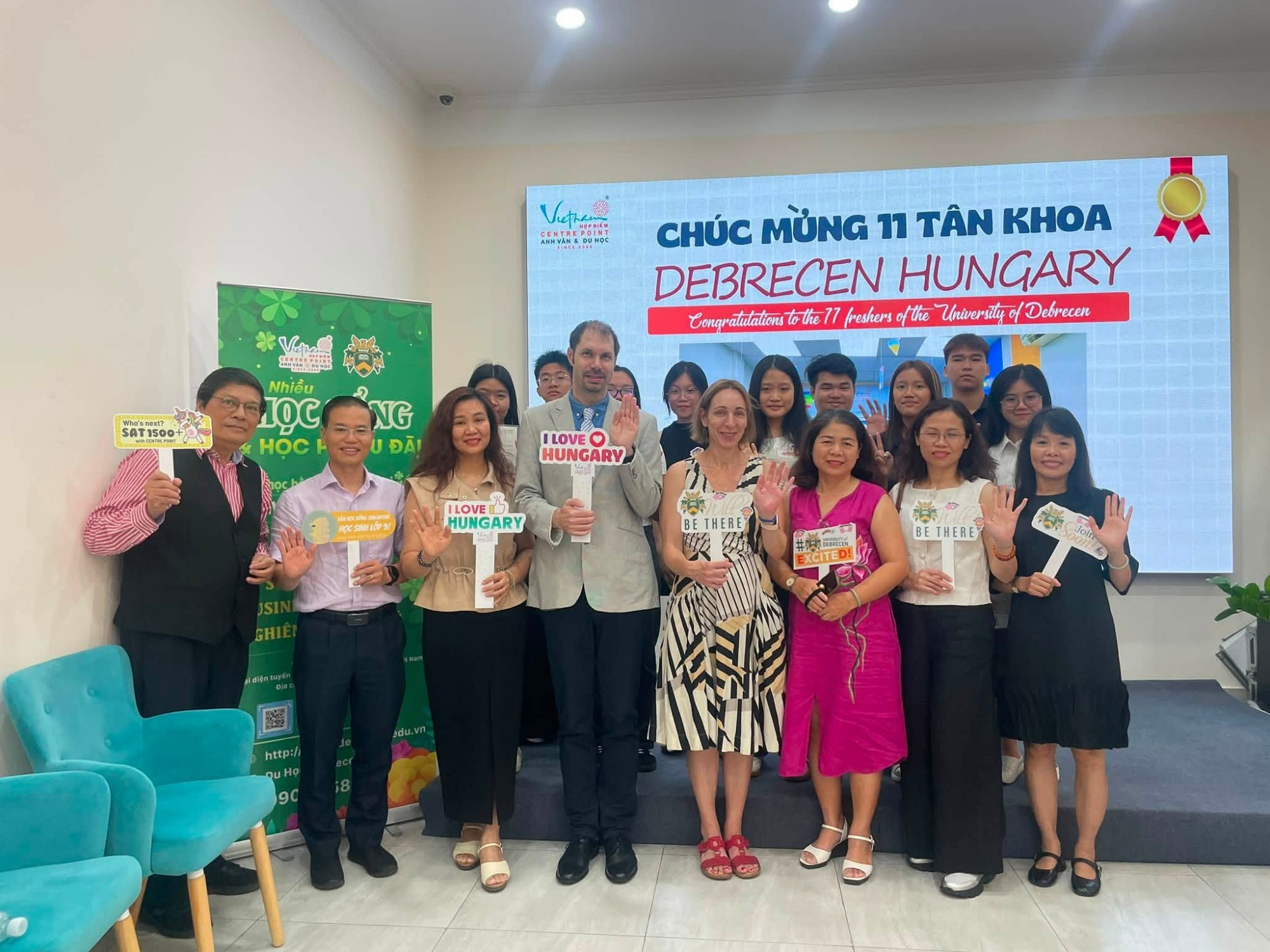 GẶP GỠ GIÁO SƯ DEBRECEN & TRAO THƯ NHẬP HỌC CHO TÂN KHOA THÁNG 07.2026