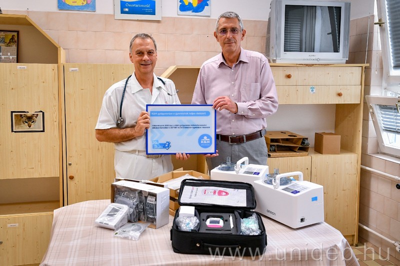 Học xá Berettyóújfalu Đại học Debrecen nhận thiết bị y tế mới