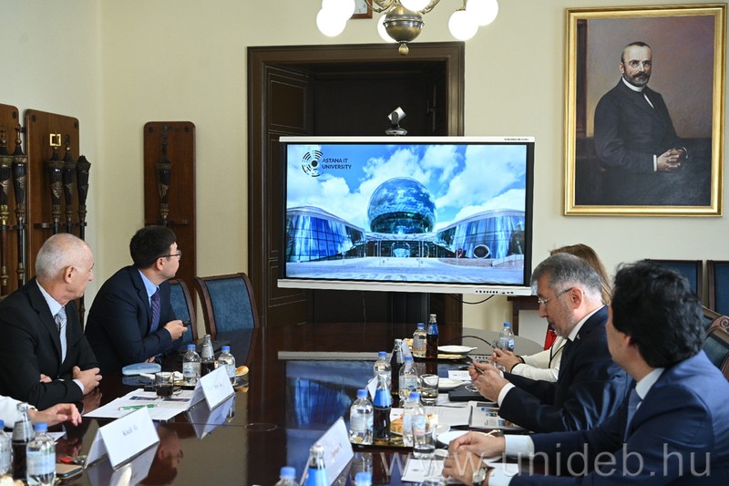 Đại học Debrecen tiếp tục hợp tác với Đại học CNTT Astana Kazakhstan