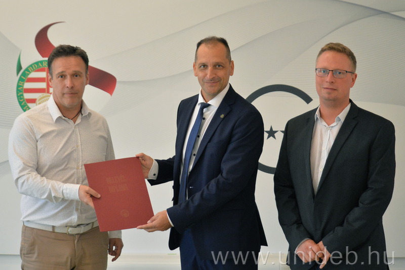 Hợp tác giữa Đại học Debrecen và Liên đoàn Bóng đá Hungary (MLSZ)