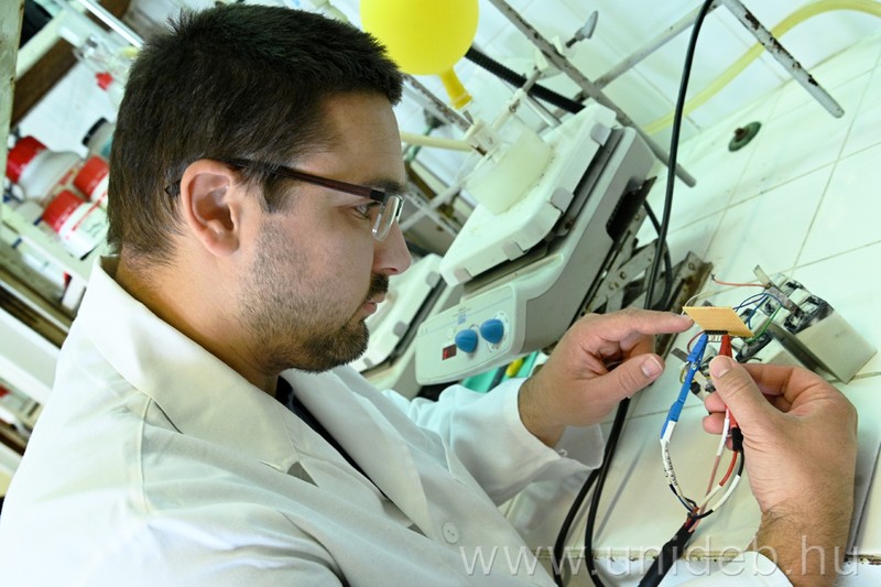 Đại học Debrecen phát triển loại pin tiềm năng thay thế cho pin Lithium