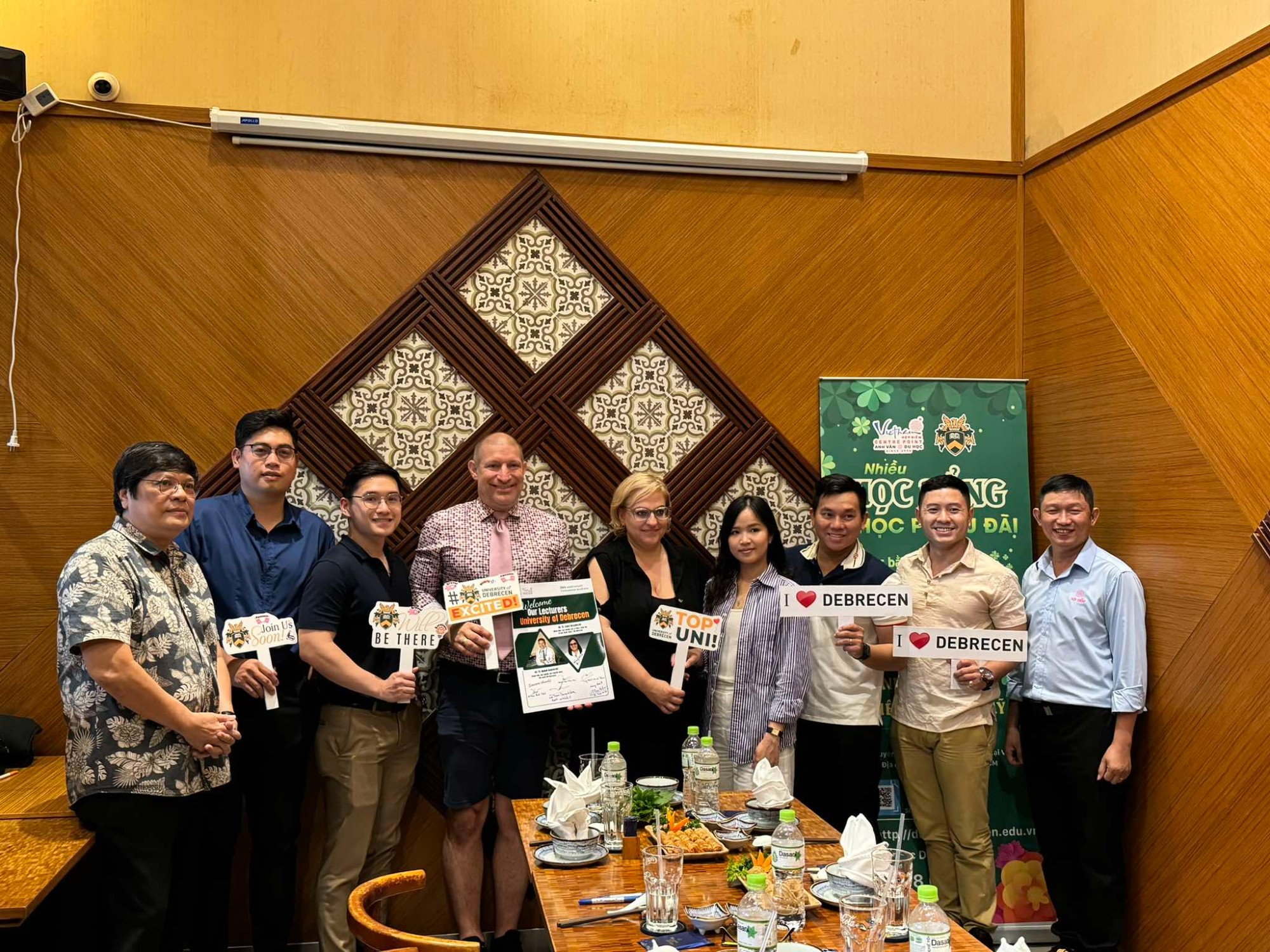 Các giáo sư ĐH Debrecen gặp gỡ cựu sinh viên Việt Nam và chia sẻ trải nghiệm tại TP. HCM