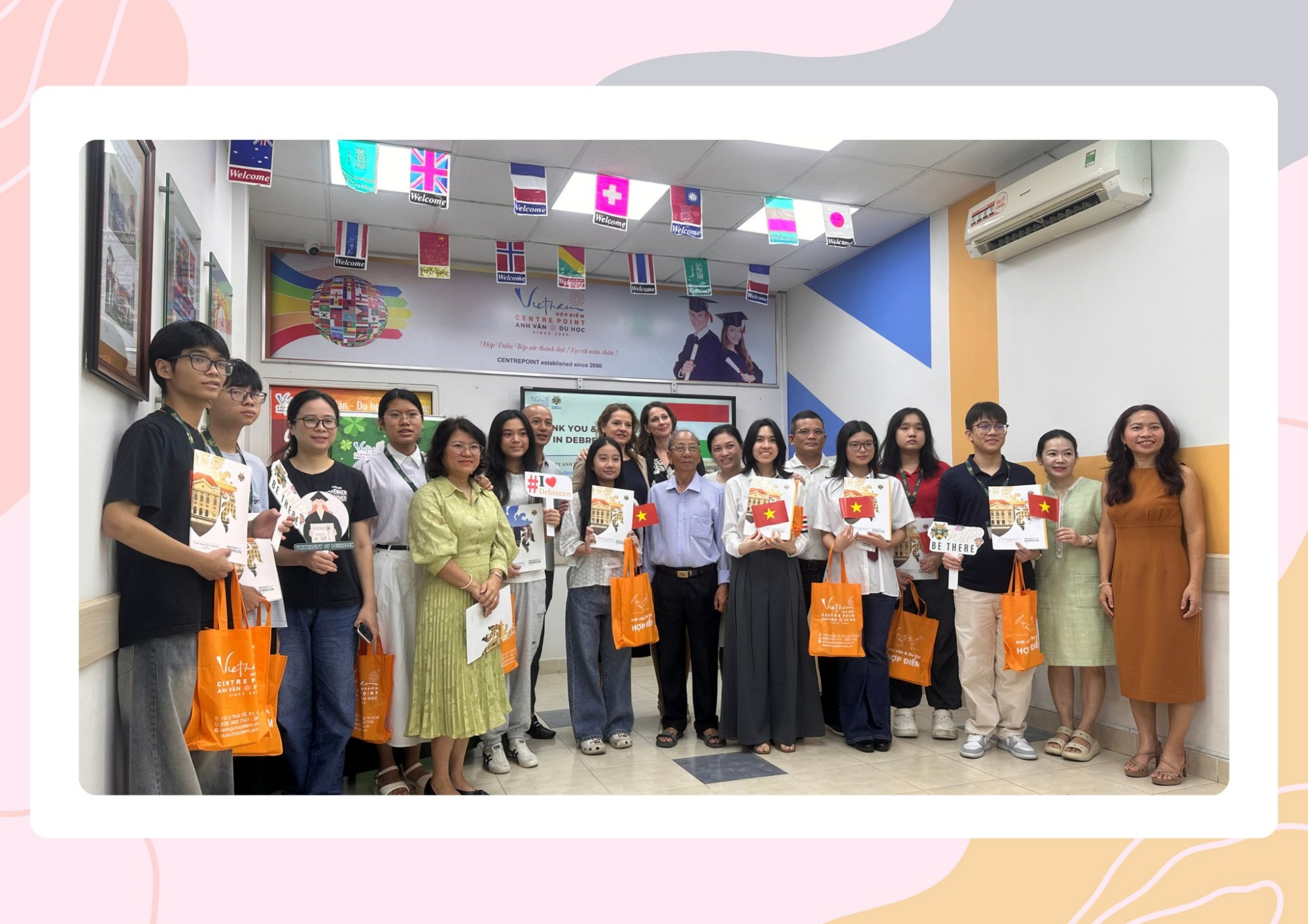 [Recap] Buổi Trao Thư Trúng Tuyển Đại Học Debrecen Kỳ Tháng 11.2025